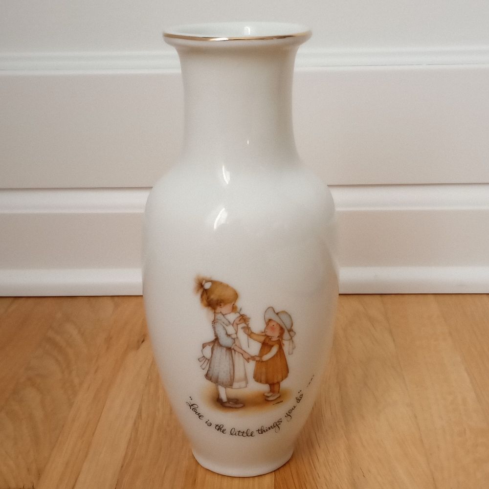 Vintage 1970s Holly Hobbie Porcelain Bud Vase